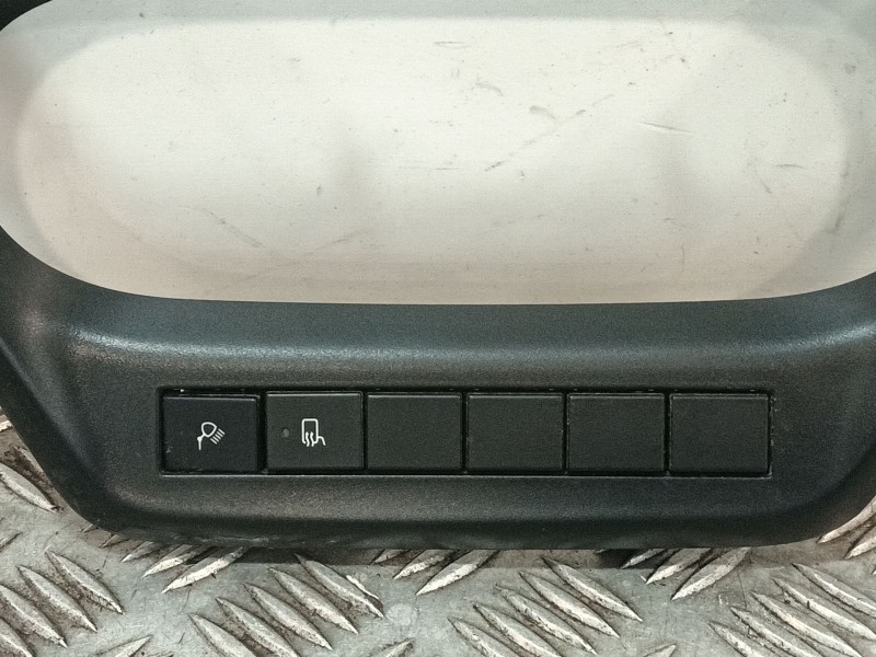 Recambio de moldura para iveco daily vi furgoneta 35s18, 35c18, 40c18, 50c18, 60c18, 65c18, 70c18 referencia OEM IAM 5801592800 