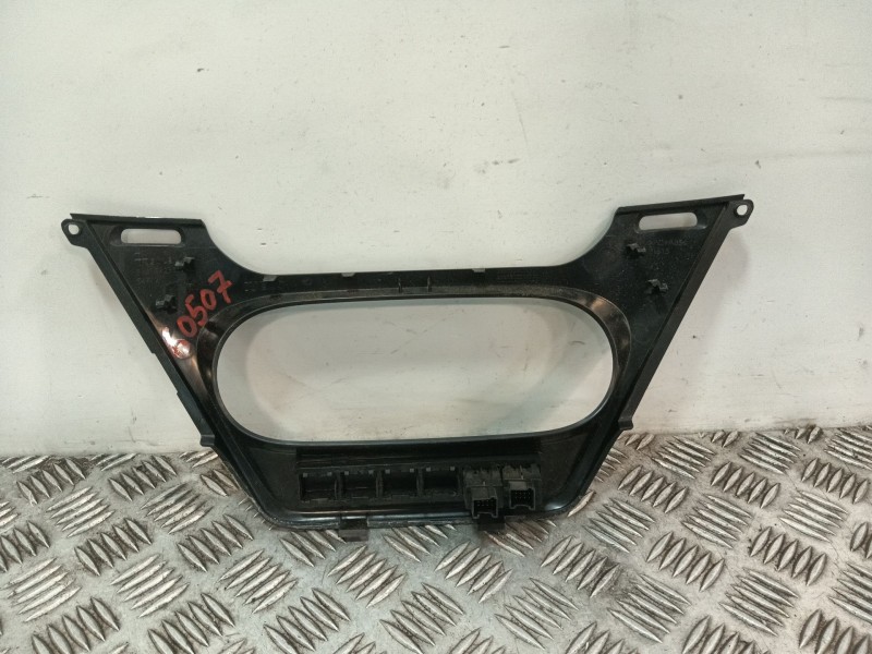 Recambio de moldura para iveco daily vi furgoneta 35s18, 35c18, 40c18, 50c18, 60c18, 65c18, 70c18 referencia OEM IAM 5801592800 