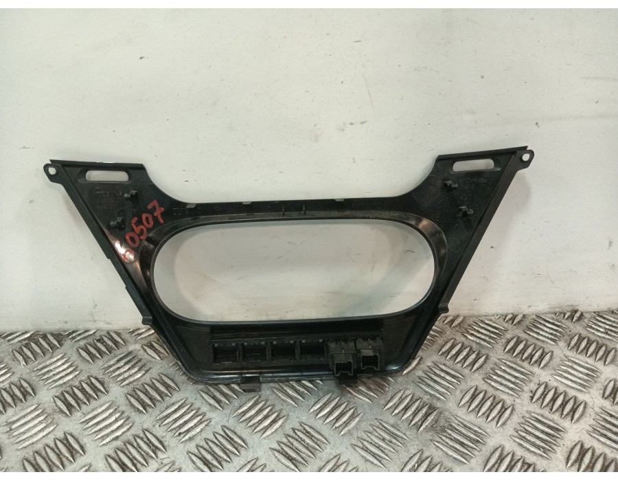 Recambio de moldura para iveco daily vi furgoneta 35s18, 35c18, 40c18, 50c18, 60c18, 65c18, 70c18 referencia OEM IAM 5801592800 