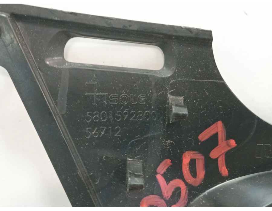 Recambio de moldura para iveco daily vi furgoneta 35s18, 35c18, 40c18, 50c18, 60c18, 65c18, 70c18 referencia OEM IAM 5801592800 