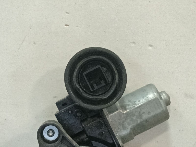 Recambio de elevalunas trasero derecho para mazda 3 berlina (bp) referencia OEM IAM BCJH7258X  