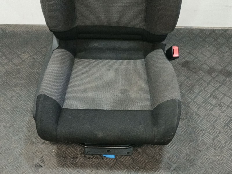 Recambio de asiento delantero derecho para citroën c4 cactus 1.2 vti 82 referencia OEM IAM 1611569080 1610829280 