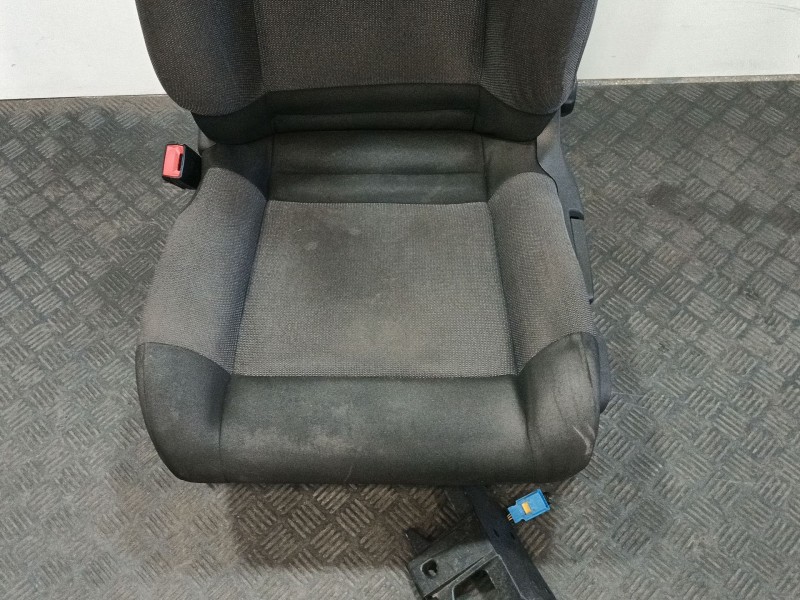 Recambio de asiento delantero izquierdo para citroën c4 cactus 1.2 vti 82 referencia OEM IAM 16119870ZP 1611570580 