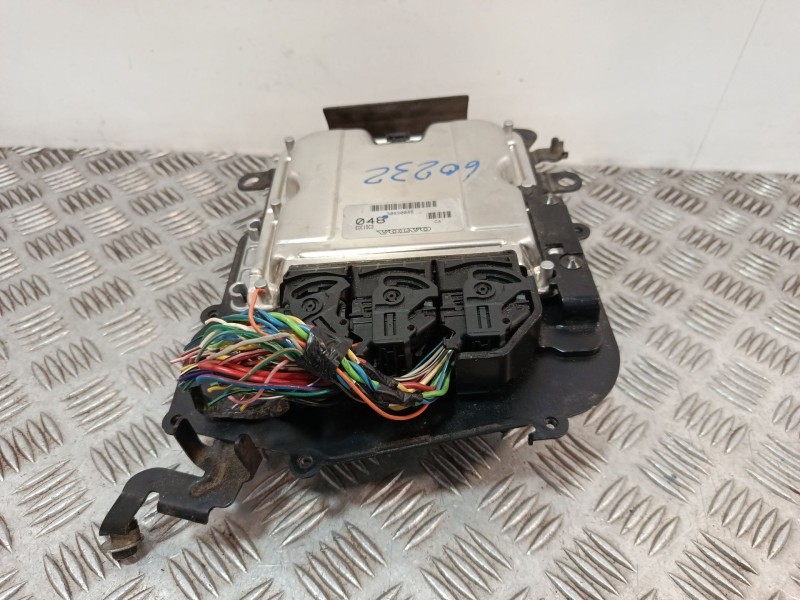 Recambio de centralita motor uce para volvo v40 station wagon (645) 1.9 di referencia OEM IAM 30630048  