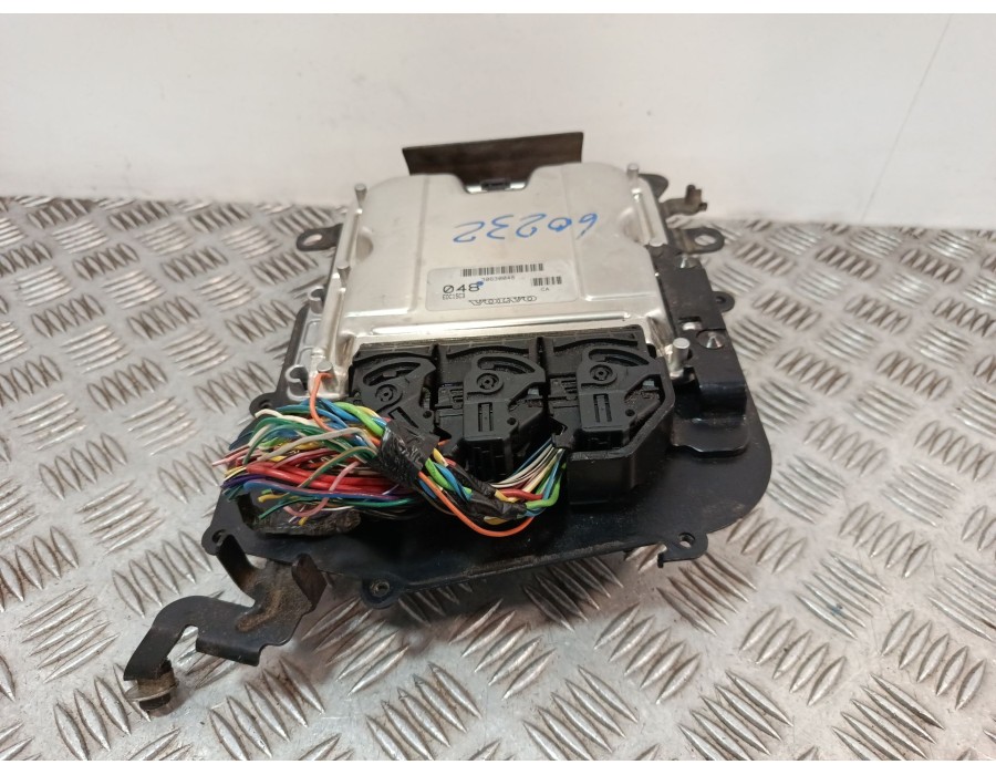 Recambio de centralita motor uce para volvo v40 station wagon (645) 1.9 di referencia OEM IAM 30630048  