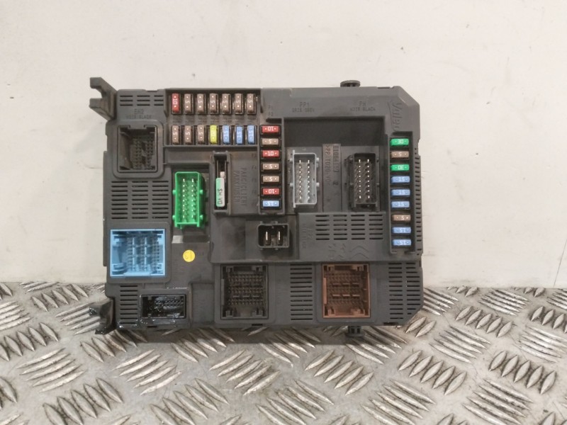 Recambio de caja reles / fusibles para citroën c4 cactus 1.2 vti 82 referencia OEM IAM 9807531680 E1064160 