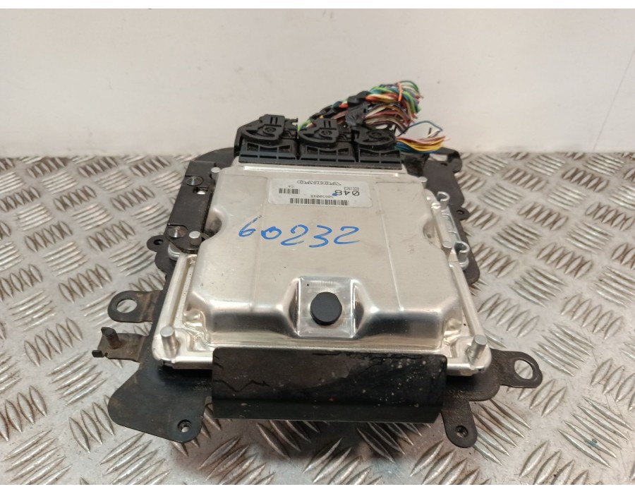 Recambio de centralita motor uce para volvo v40 station wagon (645) 1.9 di referencia OEM IAM 30630048  