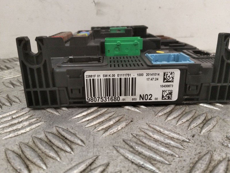 Recambio de caja reles / fusibles para citroën c4 cactus 1.2 vti 82 referencia OEM IAM 9807531680 E1064160 
