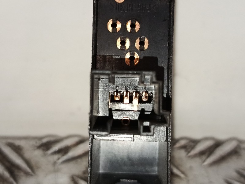 Recambio de mando elevalunas delantero izquierdo para bmw serie 3 compact (e46) referencia OEM IAM 6902177  