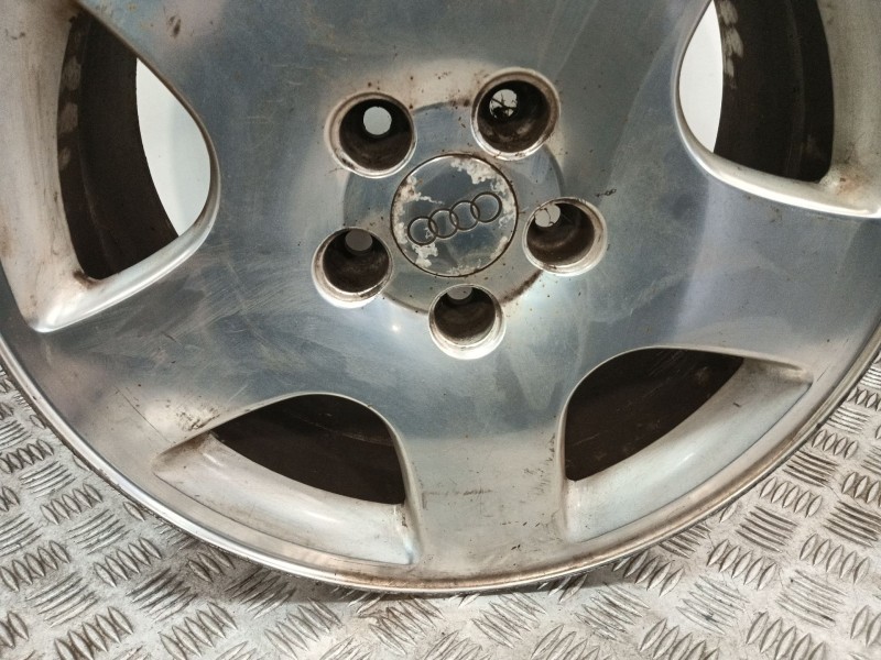 Recambio de llanta para audi a8 (d2) 3.7 v8 32v referencia OEM IAM 4D0601025B  