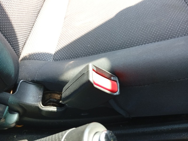 Recambio de enganche cinturon delantero izquierdo para chevrolet aveo / kalos hatchback (t250, t255) 1.2 referencia OEM IAM   