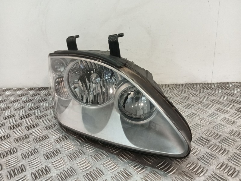 Recambio de faro derecho para ssangyong rodius i 2.7 xdi referencia OEM IAM 1080502  