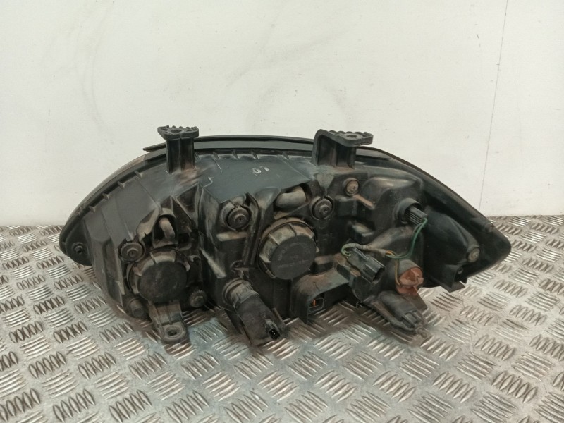 Recambio de faro derecho para ssangyong rodius i 2.7 xdi referencia OEM IAM 1080502  