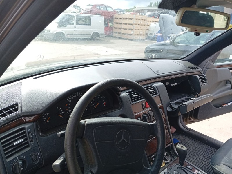Recambio de salpicadero para mercedes-benz clase e (w210) e 280 (210.053) referencia OEM IAM 21068004879B50  