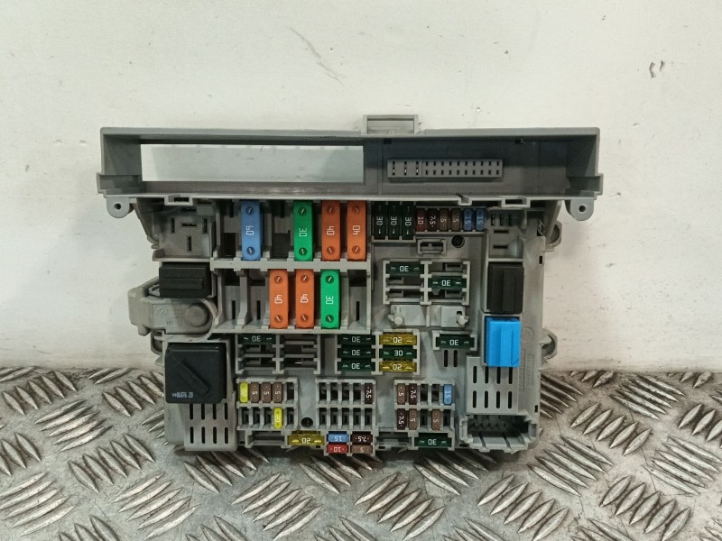 Recambio de caja reles / fusibles para bmw serie 3 berlina (e90) referencia OEM IAM 690662103 690662101 
