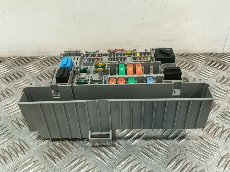 Recambio de caja reles / fusibles para bmw serie 3 berlina (e90) referencia OEM IAM 690662103 690662101 