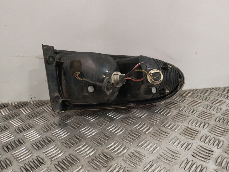 Recambio de piloto trasero derecho para daewoo lanos (klat) 1.3 referencia OEM IAM 305896R  