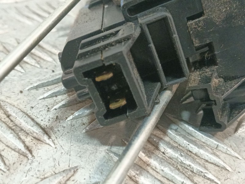Recambio de cerradura puerta trasera derecha para dacia lodgy stepway referencia OEM IAM 825020953R  