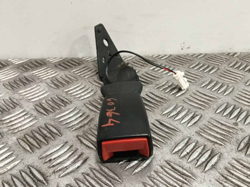 Recambio de enganche cinturon trasero izquierdo para citroën c4 cactus 1.2 vti 82 referencia OEM IAM 98059715XT  