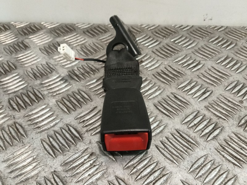 Recambio de enganche cinturon trasero izquierdo para citroën c4 cactus 1.2 vti 82 referencia OEM IAM 98059715XT  