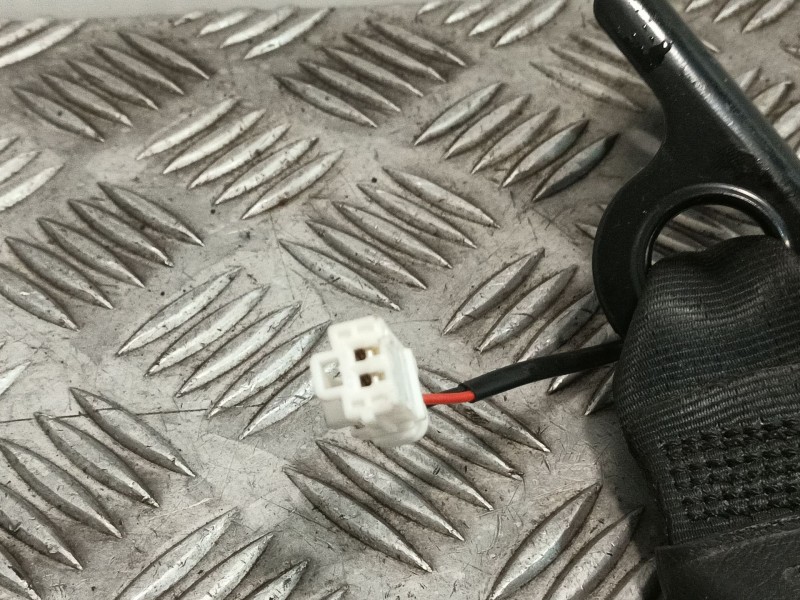 Recambio de enganche cinturon trasero izquierdo para citroën c4 cactus 1.2 vti 82 referencia OEM IAM 98059715XT  