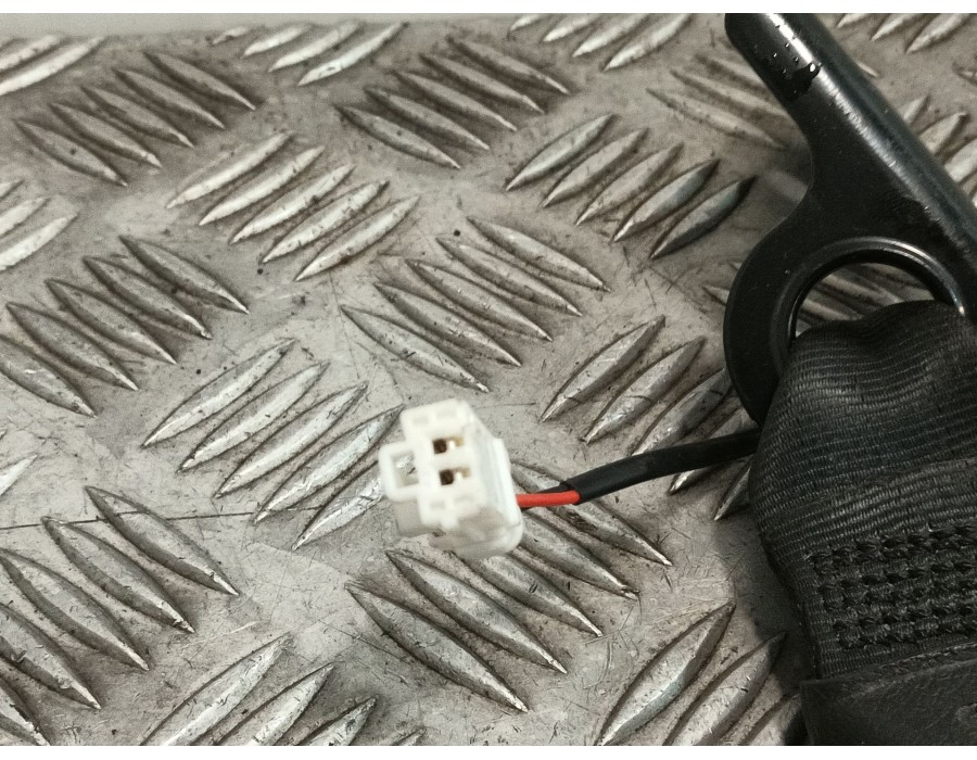 Recambio de enganche cinturon trasero izquierdo para citroën c4 cactus 1.2 vti 82 referencia OEM IAM 98059715XT  