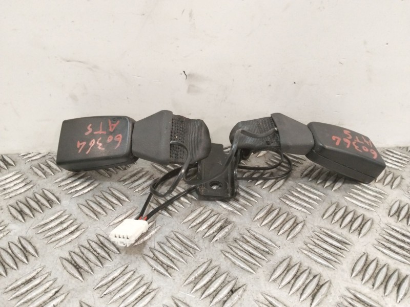 Recambio de enganche cinturon trasero central para citroën c4 cactus 1.2 vti 82 referencia OEM IAM 98059713XT  