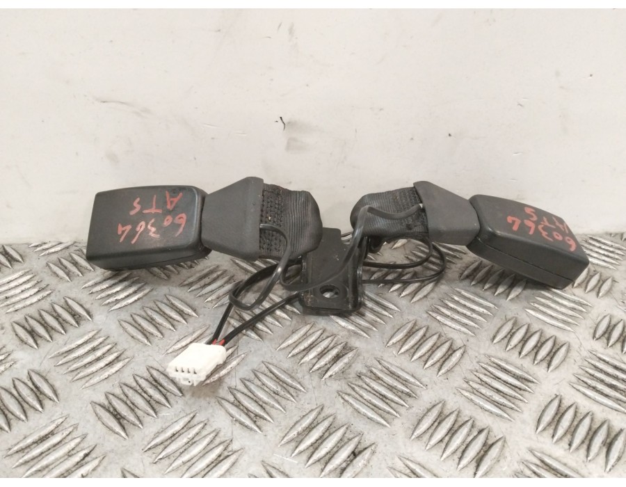 Recambio de enganche cinturon trasero central para citroën c4 cactus 1.2 vti 82 referencia OEM IAM 98059713XT  