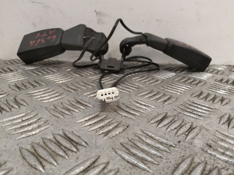 Recambio de enganche cinturon trasero central para citroën c4 cactus 1.2 vti 82 referencia OEM IAM 98059713XT  