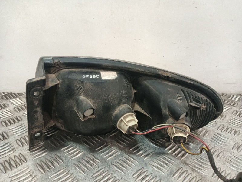 Recambio de piloto trasero izquierdo para daewoo lanos (klat) 1.3 referencia OEM IAM 305895L  