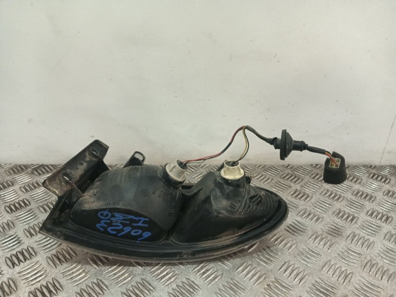 Recambio de piloto trasero izquierdo para daewoo lanos (klat) 1.3 referencia OEM IAM 305895L  