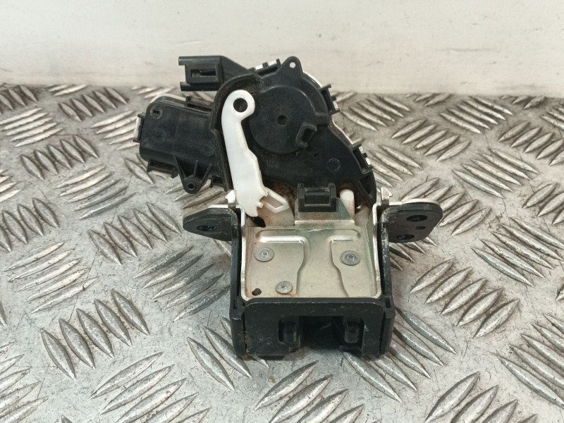 Recambio de cerradura maletero / porton para mazda 3 berlina (bp) referencia OEM IAM A8630  