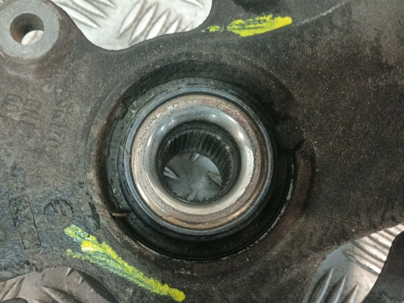 Recambio de mangueta delantera derecha para volvo c30 2.0 diesel cat referencia OEM IAM 3M513K170  