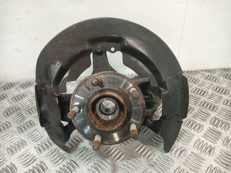 Recambio de mangueta delantera derecha para volvo c30 2.0 diesel cat referencia OEM IAM 3M513K170  