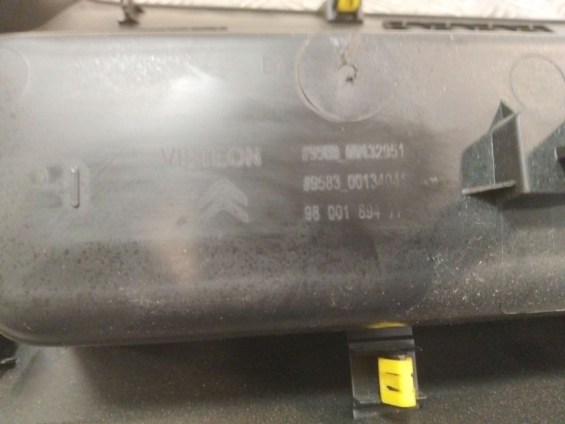 Recambio de moldura para citroën c4 cactus 1.2 vti 82 referencia OEM IAM 9800189477  