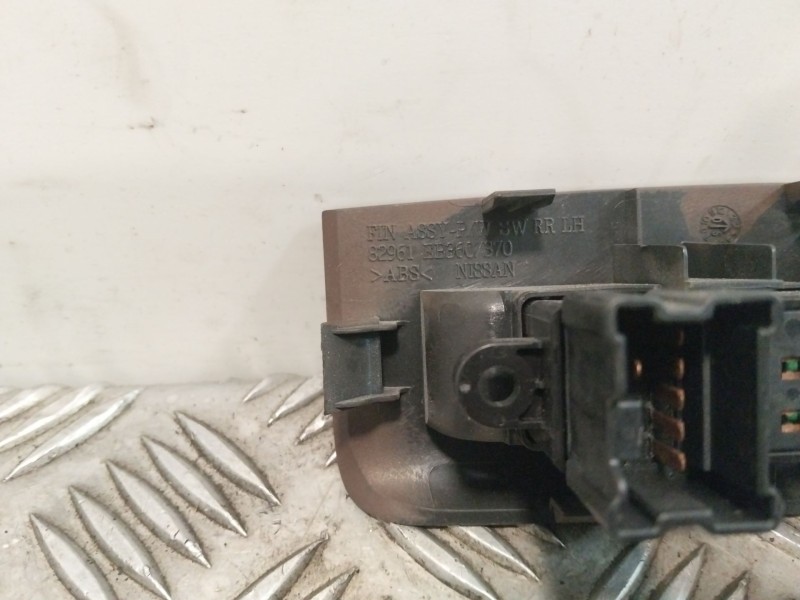 Recambio de mando elevalunas trasero izquierdo para nissan pathfinder (r51) 2.5 dci xe referencia OEM IAM 82961EB360  