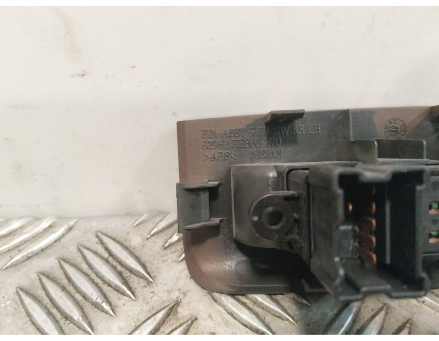 Recambio de mando elevalunas trasero izquierdo para nissan pathfinder (r51) 2.5 dci xe referencia OEM IAM 82961EB360  
