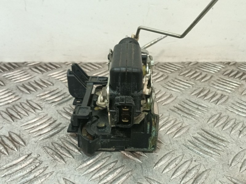 Recambio de cerradura puerta delantera derecha para dacia sandero (bs_) 1.2 16v referencia OEM IAM 8200735224  