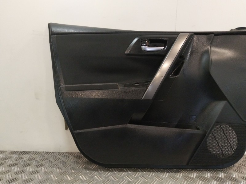 Recambio de guarnecido puerta delantera izquierda para toyota auris (_e18_) 1.4 d-4d (nde180_) referencia OEM IAM 6777802280  