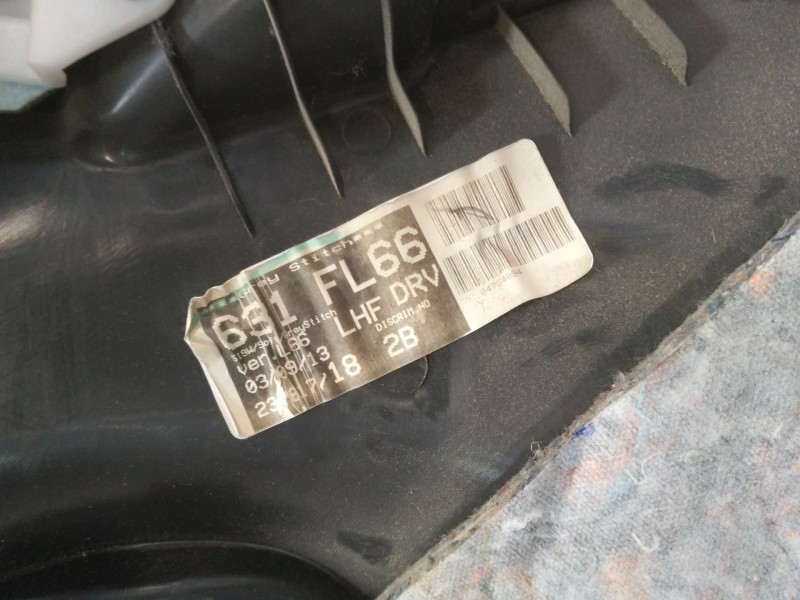 Recambio de guarnecido puerta delantera izquierda para toyota auris (_e18_) 1.4 d-4d (nde180_) referencia OEM IAM 6777802280  