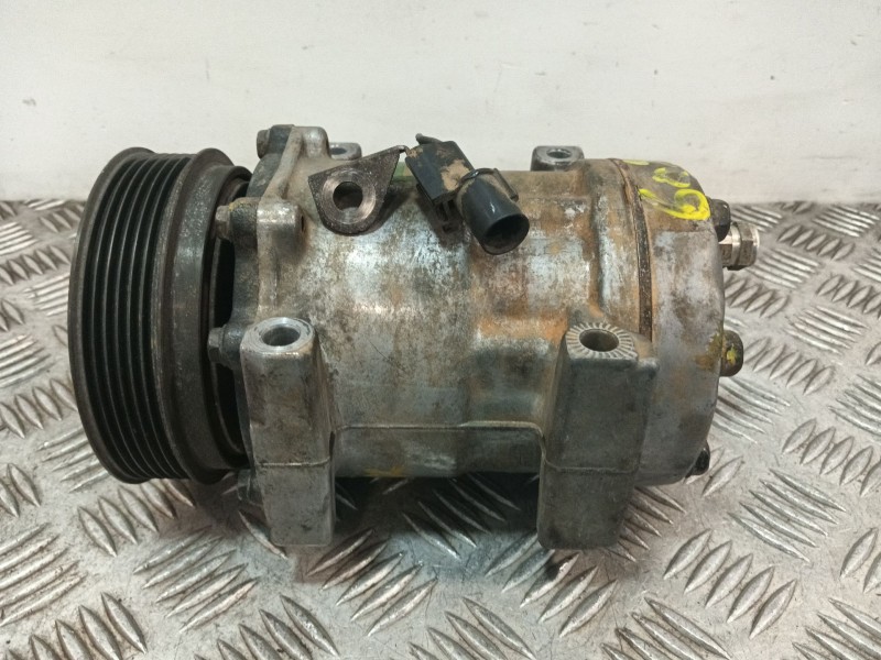 Recambio de compresor aire acondicionado para volvo v40 station wagon (645) 1.9 di referencia OEM IAM 8200040681  