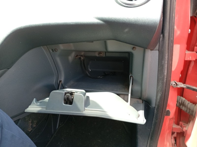 Recambio de guantera para ford ka (ru8) 1.2 referencia OEM IAM 1568243 1568258 