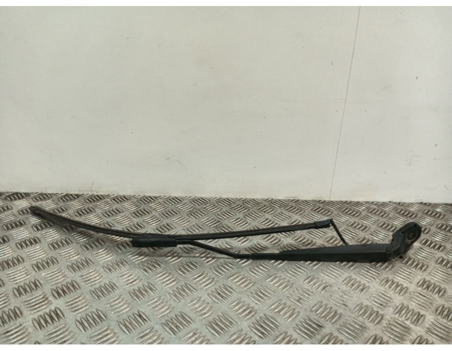 Recambio de brazo limpia delantero izquierdo para citroën c4 cactus 1.2 vti 82 referencia OEM IAM 9801705780  