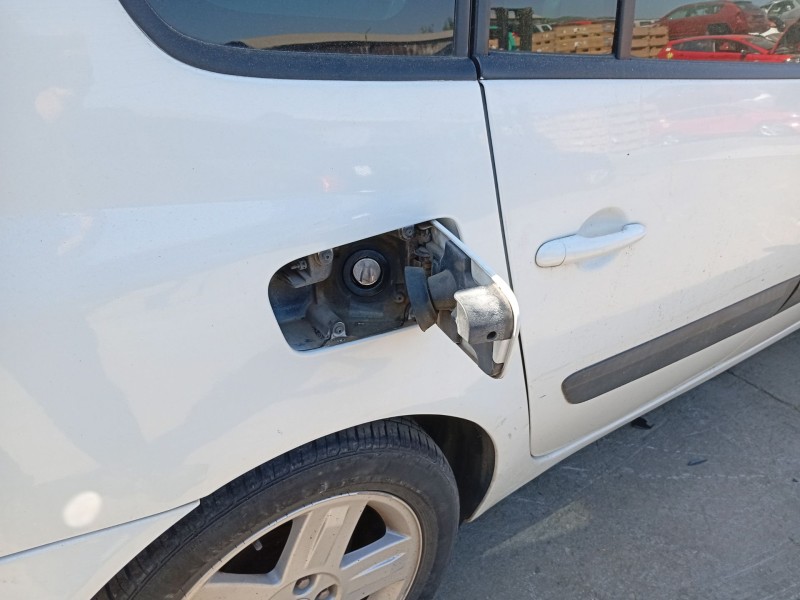 Recambio de deposito combustible para renault espace iv (jk0/1_) 2.2 dci (jk0h) referencia OEM IAM 8200008546  