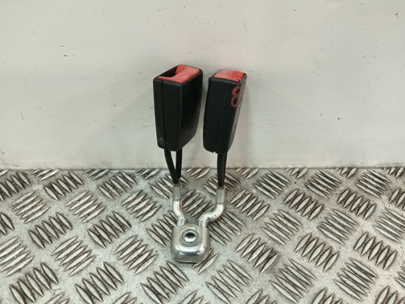 Recambio de enganche cinturon trasero central para seat ibiza iv (6j5, 6p1) 1.4 referencia OEM IAM 6R0857739  