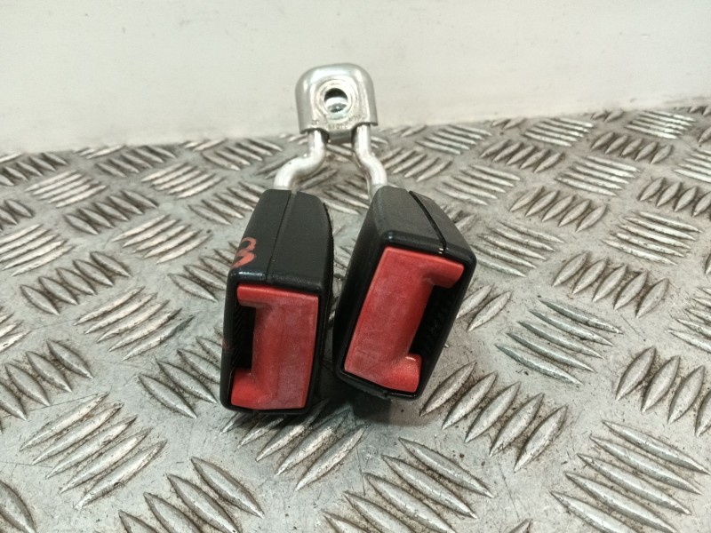 Recambio de enganche cinturon trasero central para seat ibiza iv (6j5, 6p1) 1.4 referencia OEM IAM 6R0857739  