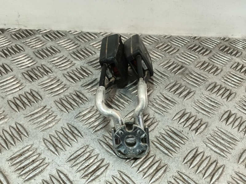 Recambio de enganche cinturon trasero central para seat ibiza iv (6j5, 6p1) 1.4 referencia OEM IAM 6R0857739  