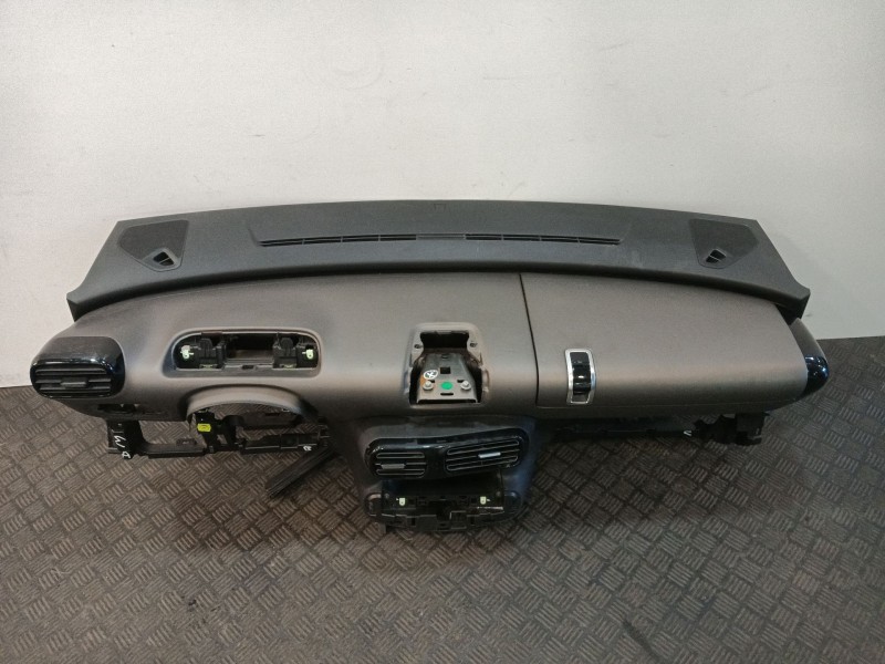 Recambio de salpicadero para citroën c4 cactus 1.2 vti 82 referencia OEM IAM 16117992BV  
