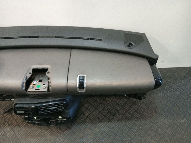 Recambio de salpicadero para citroën c4 cactus 1.2 vti 82 referencia OEM IAM 16117992BV  