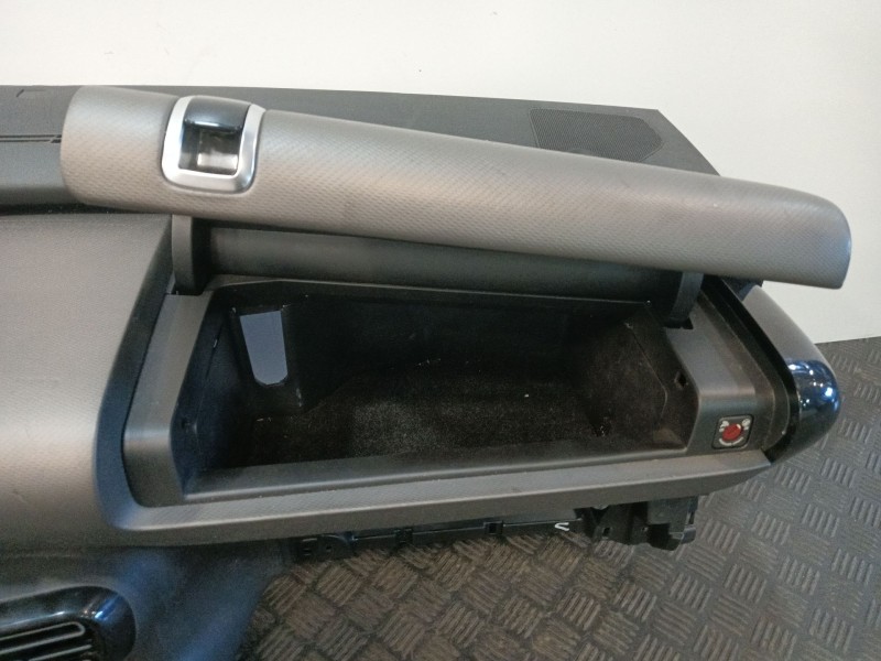 Recambio de salpicadero para citroën c4 cactus 1.2 vti 82 referencia OEM IAM 16117992BV  
